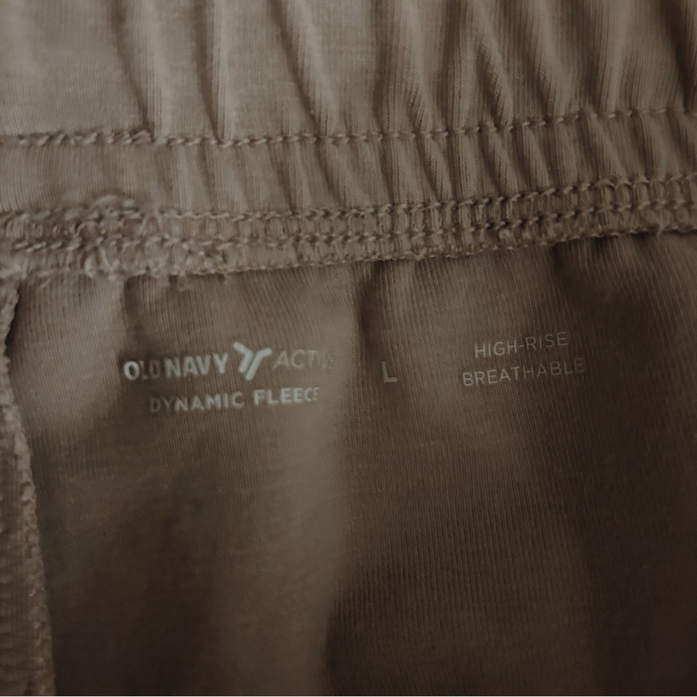 Old Navy Dynamic Fleece Joggers in Brown - Picture 4 of 5